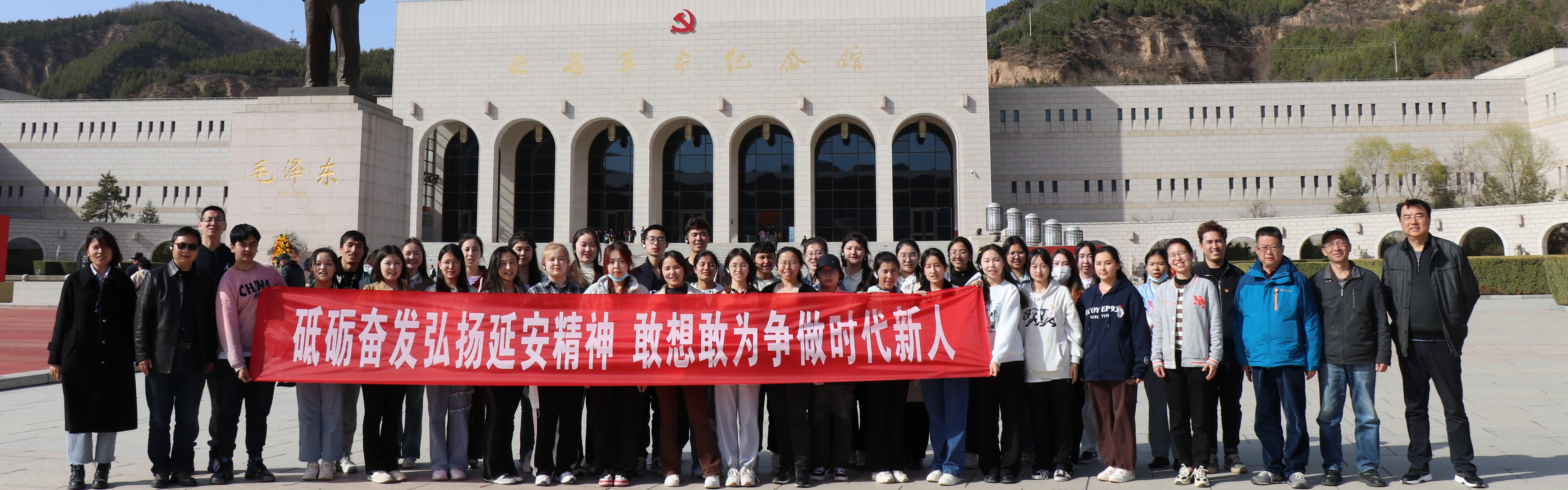 “学习党的二十大精神 感悟红色初心使命”区块链百家乐
组织开展红色研学教育实践活动